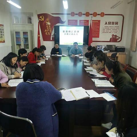 花蕾初绽，砥砺成长――记武山县城关五小新教师汇报课语文组研讨交流活动