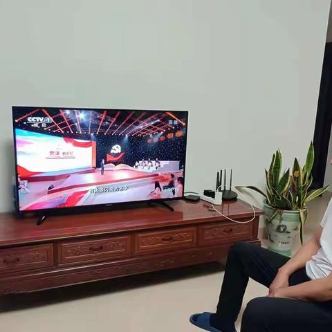 昌福村党员观看学习《党课开讲啦》第2期节目——《伟大建党精神》