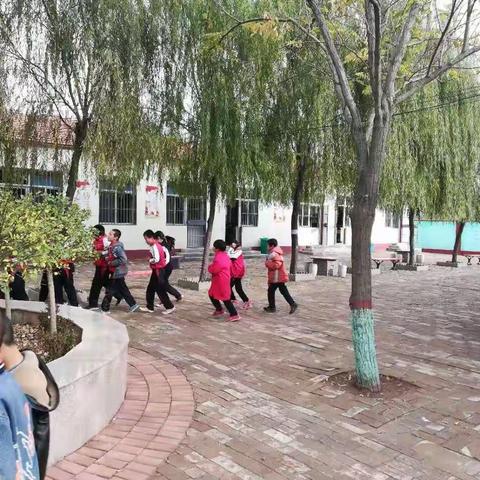 小滩中心小学观摩学习