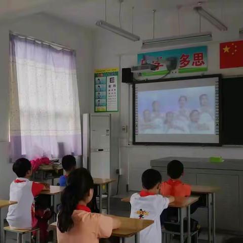 做自立、自强新时代好少年一一向阳小学观看河南省最美中小学颁奖典礼