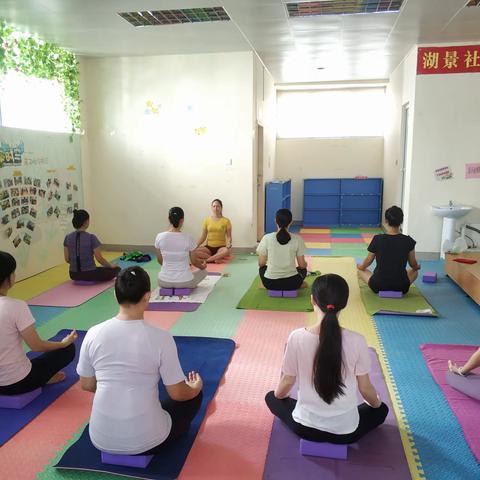 湖景社区“瑜悦身心，伽倍健康”瑜伽减压小组圆满结束啦！