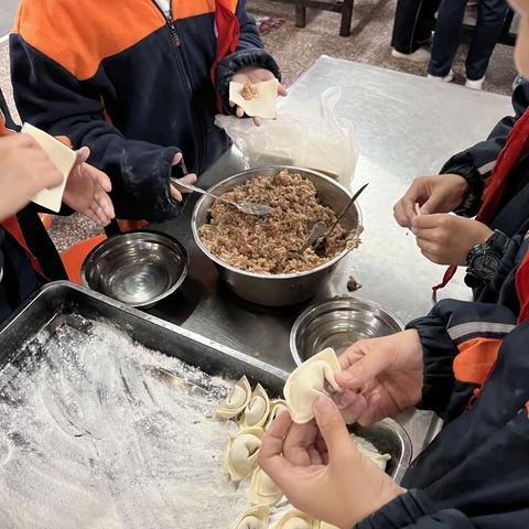 劳动砺心智，实践促成长。