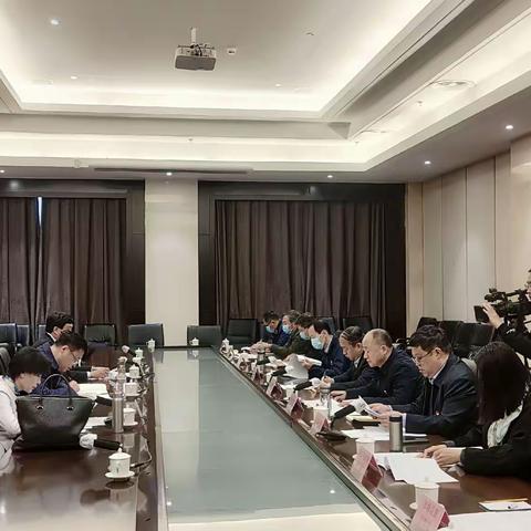 我市召开市培养选树“濮阳工匠”工作领导小组会议