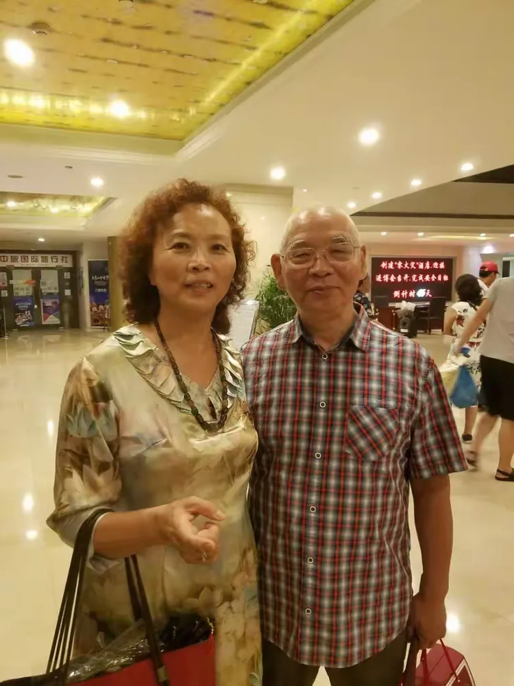 同影视演员谢钢小聚