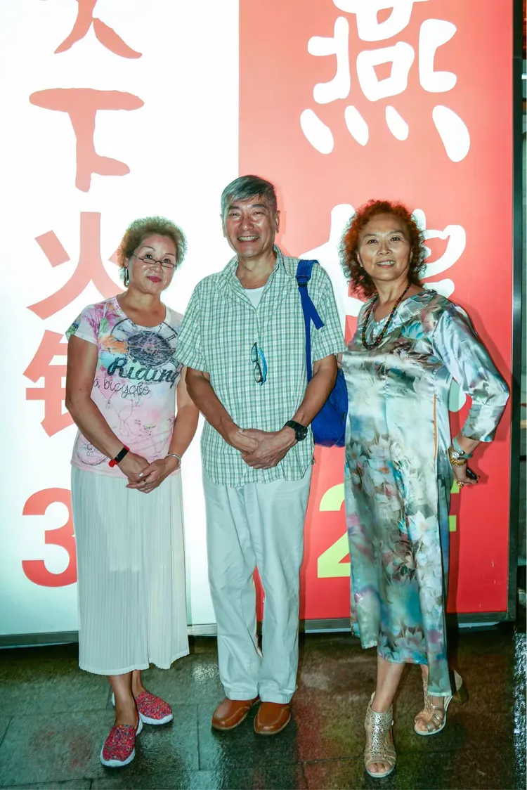 同影视演员谢钢小聚