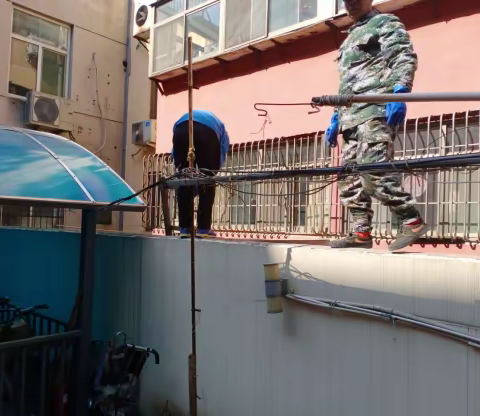 “我为群众办实事儿”—聚善街社区积极协调疏通化粪池为民解忧