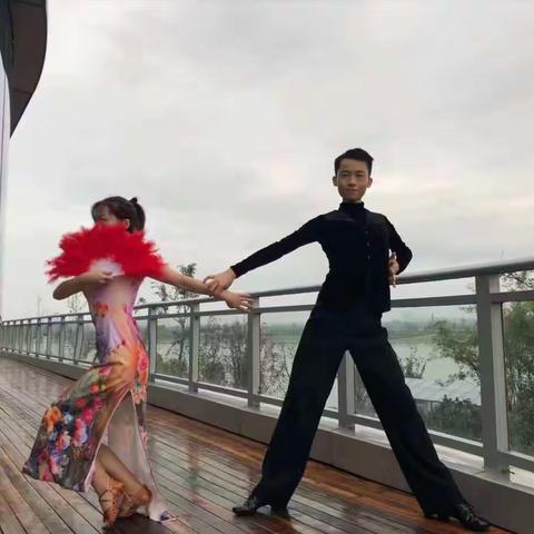 佳艺心艺术培训学校“拍了拍”您！