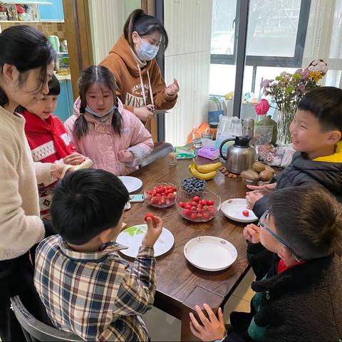 和畅小学三年七班“虎虎生威”小队新年美食品鉴会