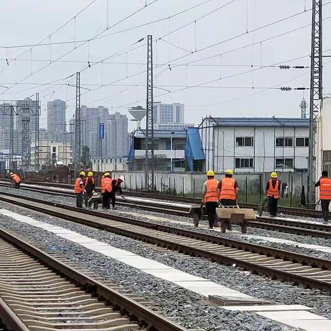 路桥公司涉铁项目部日报