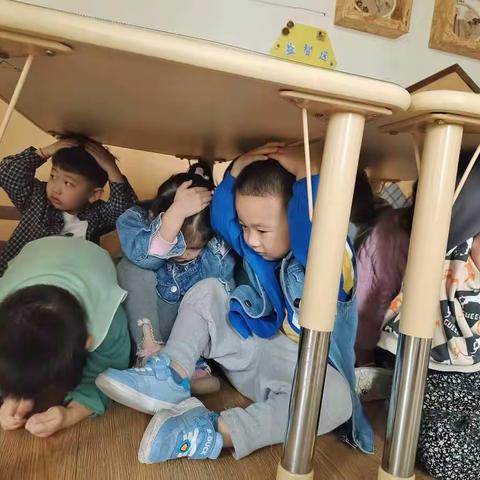 保利和乐幼儿园2022秋防震安全疏散演习