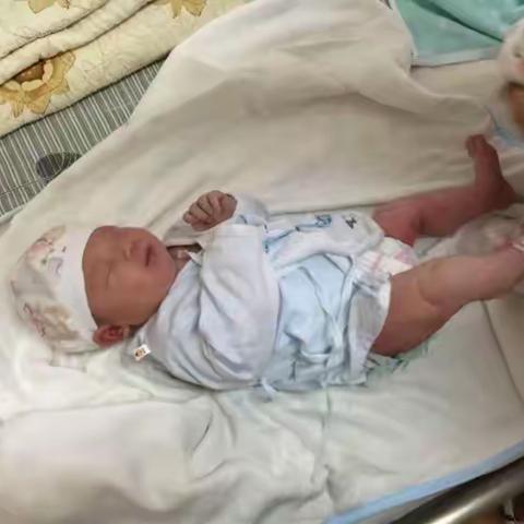 爸爸妈妈陪我一起长大