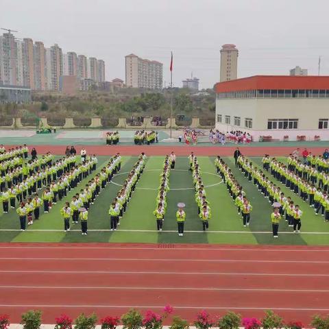 扬体育精神  展青春风采——记赣州市蟠龙车头小学第二届体育节