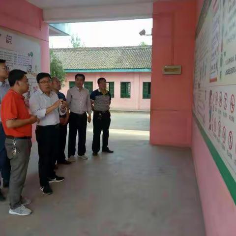 阜寨镇检查辖区校园安全以及企业安全生产