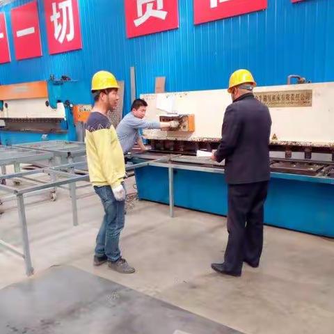 阜寨镇安监站检查永旺门业