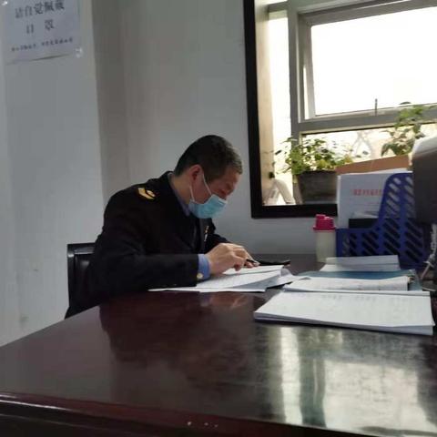 让党徽闪耀在疫情防控一线