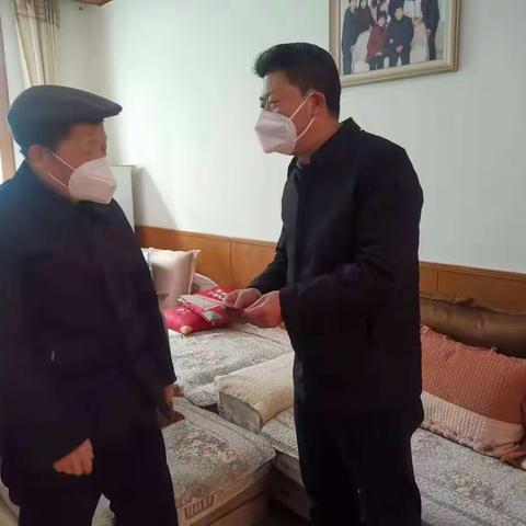 县卫生健康局党委走访慰问困难党员