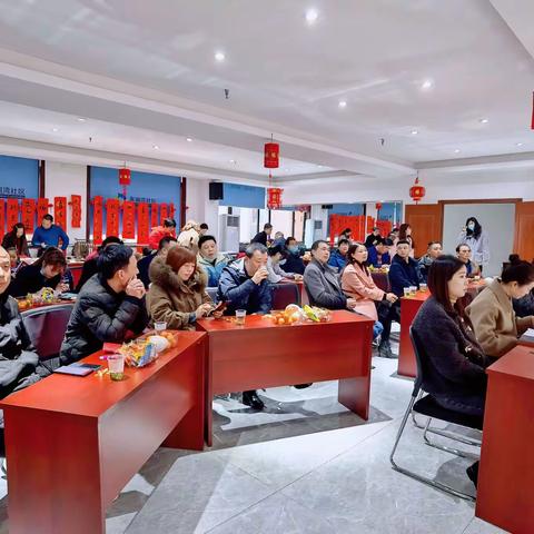 东澜湾社区召开年度年终总结表彰会