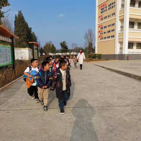 石羊小学2021年12月17日路队