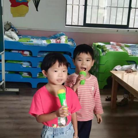 贝贝乐幼儿园大四，忙碌而充实的一周结束了，宝贝们也在幼儿园渡过了开心而快乐的一周，现在就带来看一下吧