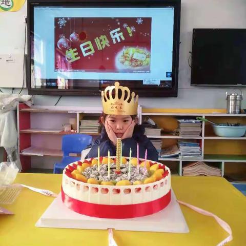 县一幼小朋友在幼儿园过生日了！