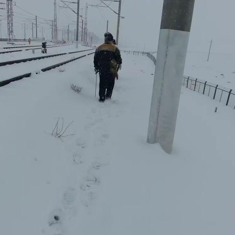 安北站以雪为令，迎风踏雪保平安