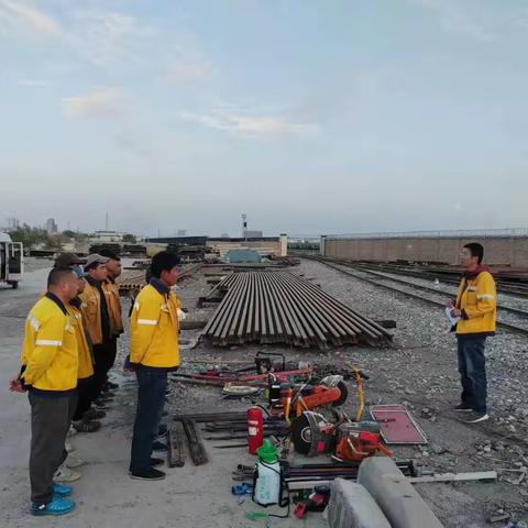 庆中秋 迎国庆 安全检查 筑牢铁路安全防线