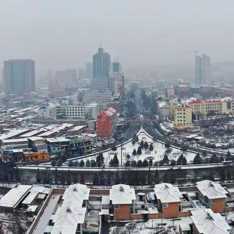 2020年的第一场雪降临山城离石（横幅版）图文：王元元