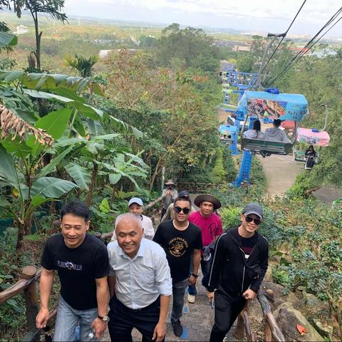 趁2022年春节祥气之余，四方馆组织各群员到琼海白石岭、博鳌及乡村踏青，感受大自然的气息。