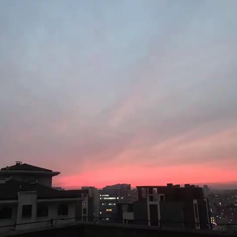 🌆🌆2022年 8月楼顶看晚霞🌆🌆