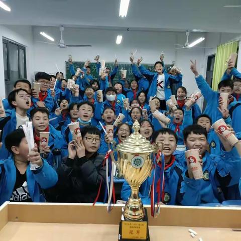 竞技绿茵 拼搏精彩——许昌市第一中学七年级“校长杯”足球比赛圆满落下帷幕