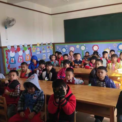 海口市大致坡镇中心幼儿2017-2018学年度第一学期冬季幼儿防寒保暖教育活动(大三班）