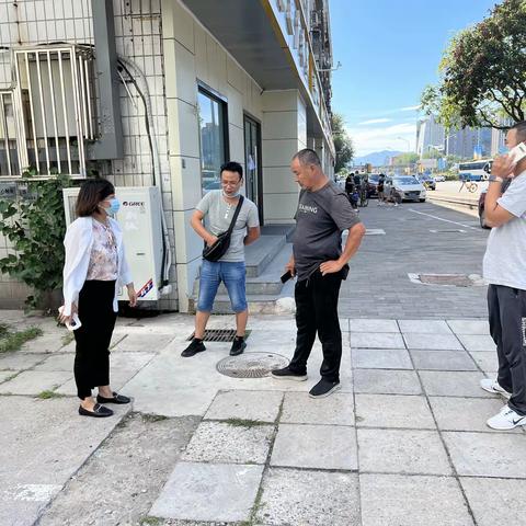 党建引领办实事 为民修路暖人心——花园路街道知春路17号院社区党支部为民修路，畅通出行