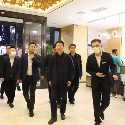 西安旅游集团党委书记、董事长毋文利一行莅临万澳酒店（高铁站店）指导检查工作