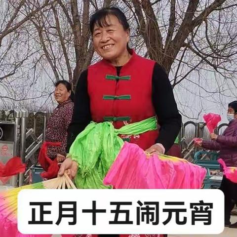 七彩滨河娱乐协会在嘉禾生态园南门编排元宵节目