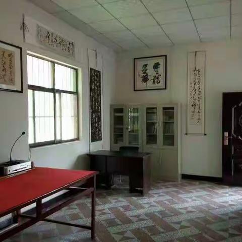 朱岭卫生所书医堂书画研讨室2018年2月8日为群众书写春联。