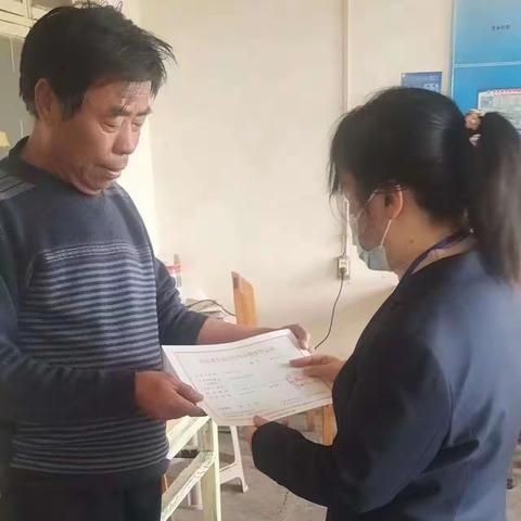 唐王街道便民服务中心：“送证上门”让服务零距离