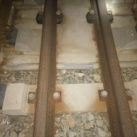 海城西站内道床过轨连接地线防护管检查记录立项