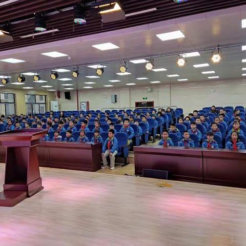 西安烈士陵园讲解员赴大雁塔小学雁南校区讲授“开学第一课 —— 少先队员学礼仪”