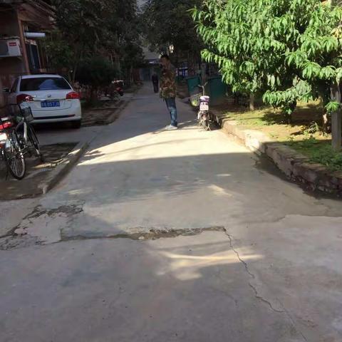 荆塬社区坚持环境卫生与铁腕治霾日巡查