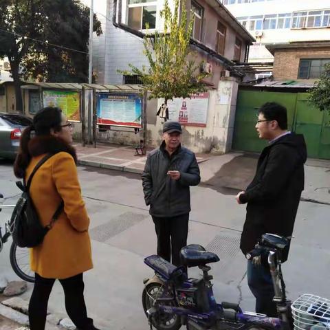 荆塬社区开展违法建设排查、劝导拆除