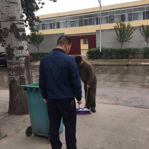荆塬社区坚持每日巡查环境卫生