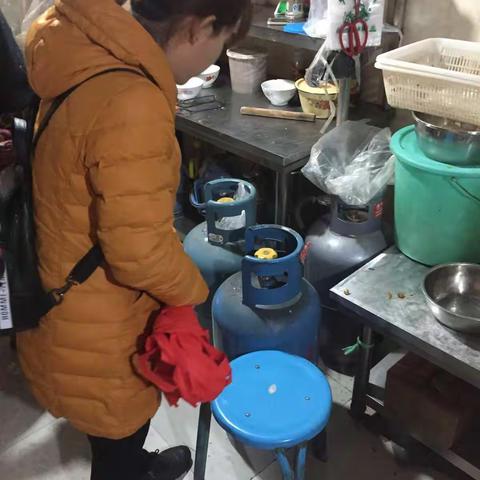 荆塬社区开展燃气安全大排查