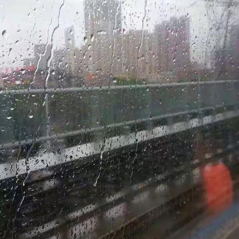 风雨同舟，并肩作战。乘客的平安出行，有我们保驾护航！