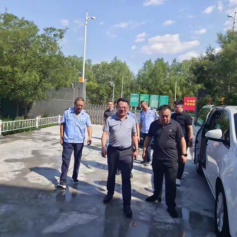 内蒙古交通集团巴彦淖尔分公司整合重组领导小组负责人闫立岗深入沿线收费所开展调研指导