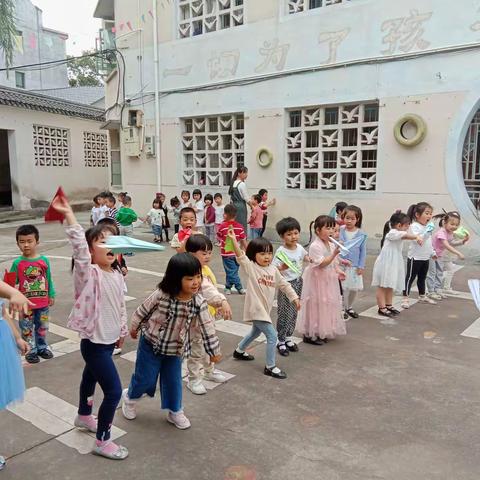 等等，让飞机再飞一会儿