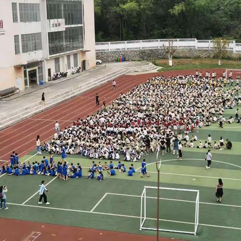 “防范化解灾害风险，筑牢安全发展基础”——凭祥镇中心小学2021春季学期地震避险疏散演练