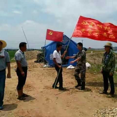 抗洪一线村民公认的合格党员