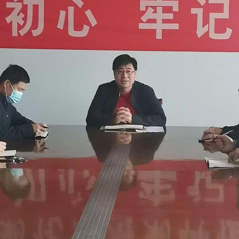 坚定的理想信念，用习近平新时代中国特色社会主义思想武装头脑，着眼大局，区林业局稳步推进当前各项重点工作。