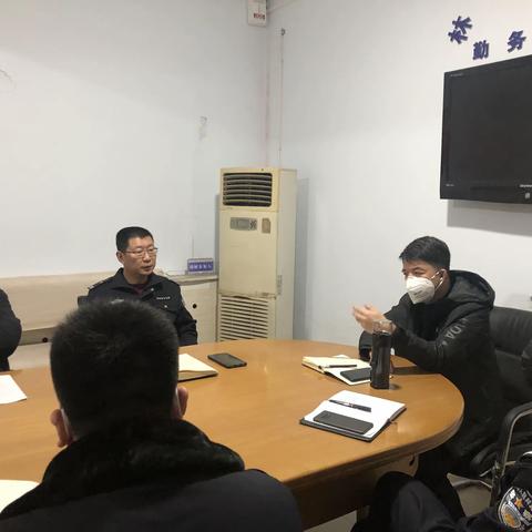 党委委员王东辉同志深入林荫路路派出所对当前新型冠状病毒疫情管控工作进行安排部署
