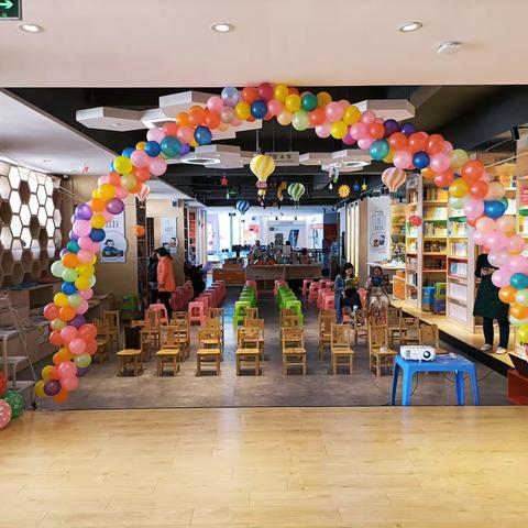 通海新华书店秀山书城联合神墨教育举行元旦活动